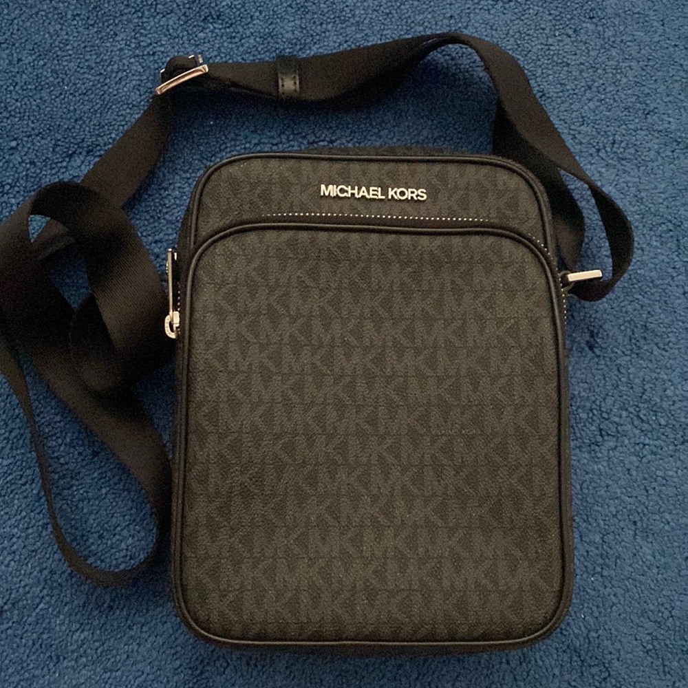 Michael kors crossbody bag